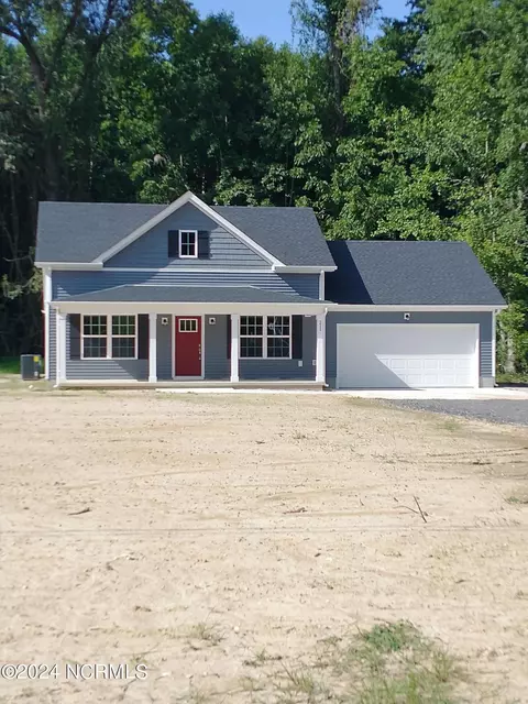 211 Newbern Dr, Knotts Island, NC 27950