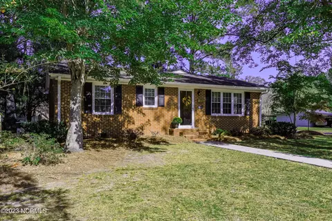 804 Miami Ave, Wallace, NC 28466