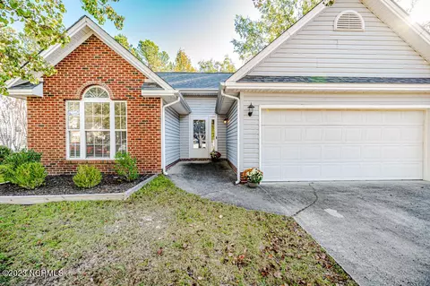 100 Kensington Way, Aberdeen, NC 28315