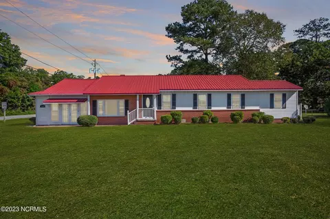 2406 W 5th St, Washington, NC 27889