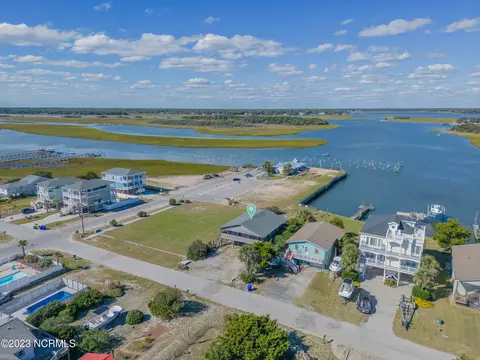 5422 W Dolphin Dr, Oak Island, NC 28465