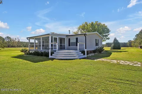 581 Benton Rd SE, Bolivia, NC 28422