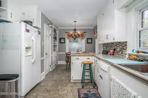 304 E Franklin St, Williamston, NC 27892 photo 8