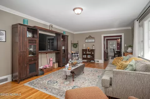304 E Franklin St, Williamston, NC 27892 photo 5