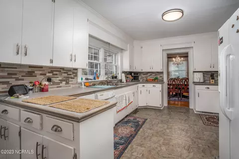 304 E Franklin St, Williamston, NC 27892 photo 11