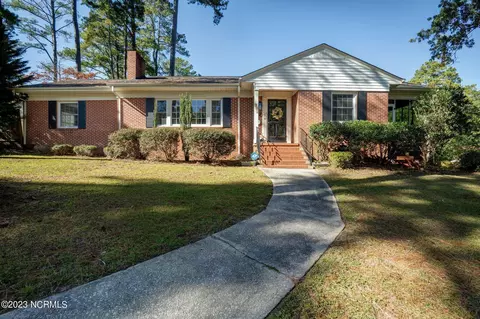 304 E Franklin St, Williamston, NC 27892