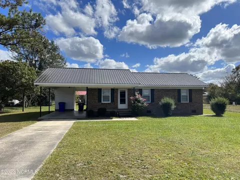 811 Fox St, Elizabethtown, NC 28337