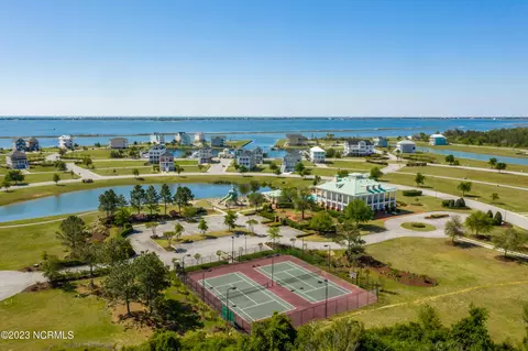 612 Cannonsgate Dr, Newport, NC 28570