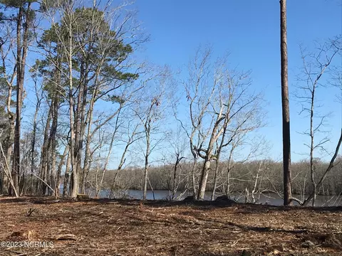 210 Riversedge Dr, Winton, NC 27986