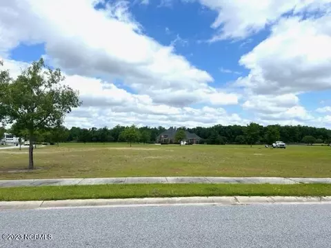 121 Midlake Ct, Grimesland, NC 27837