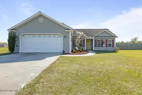 110 Cherry Grove Dr, Richlands, NC 28574