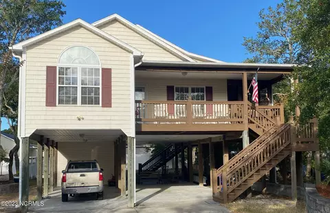 137 NE 17th St, Oak Island, NC 28465