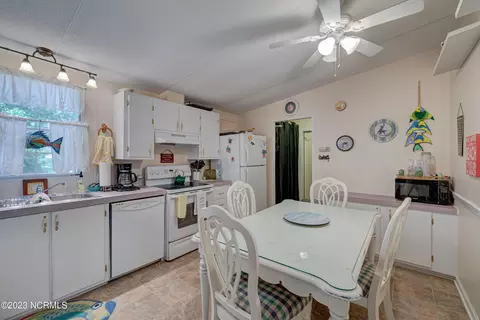 108 Pine Ridge Ct, Hampstead, NC 28443 photo 11