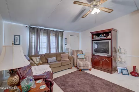 108 Pine Ridge Ct, Hampstead, NC 28443 photo 5