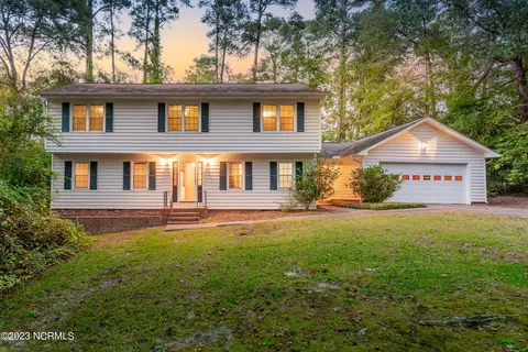 209 Cherrywood Dr, Greenville, NC 27858
