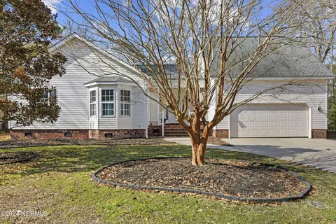 216 Chateau Dr, New Bern, NC 28560