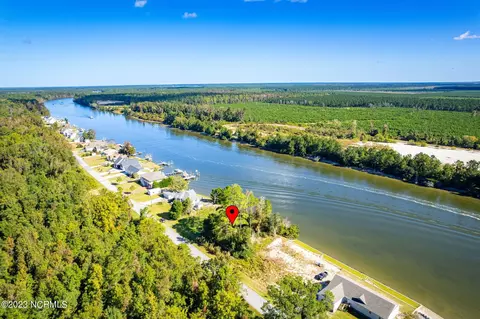 1112 Sea Gate Dr, Newport, NC 28570
