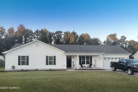305 Boss Ct, Richlands, NC 28574