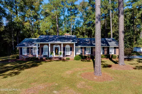 660 Bowen Rd, Harrells, NC 28444