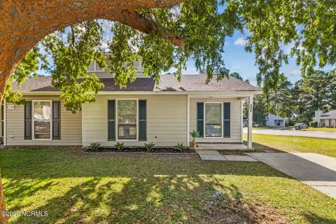 152 Village Cir, Jacksonville, NC 28546