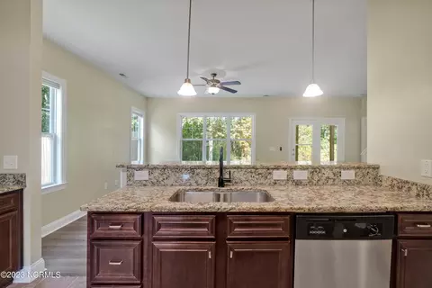 49 Feather Ln, Rocky Point, NC 28457 photo 8