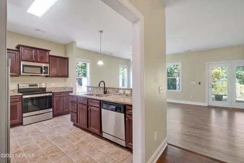 49 Feather Ln, Rocky Point, NC 28457 photo 5
