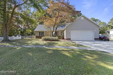 113 Ashley Meadow Ln, Jacksonville, NC 28546