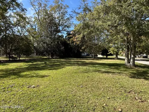 208 Beech St, New Bern, NC 28560