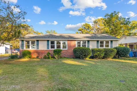 724 Henderson Dr, Jacksonville, NC 28540