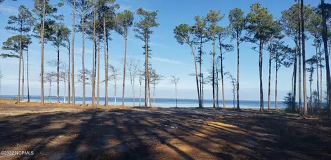 125 Bluefin Ct, Beaufort, NC 28516
