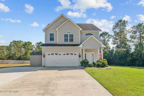 114 Sunny Point Dr, Richlands, NC 28574