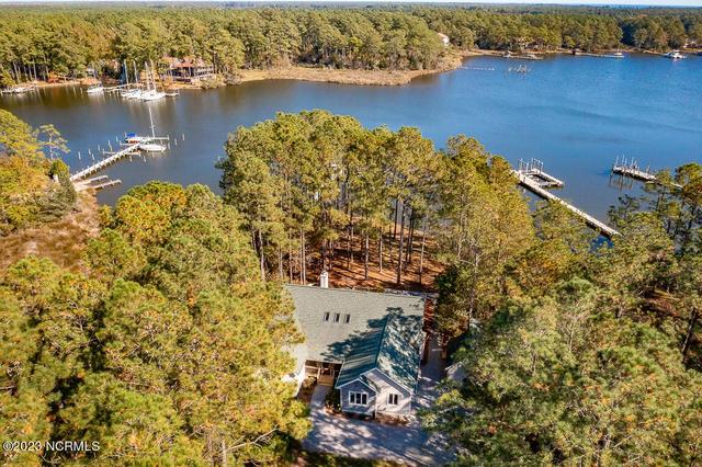 180 Fork Point Rd W, Oriental, NC 28571