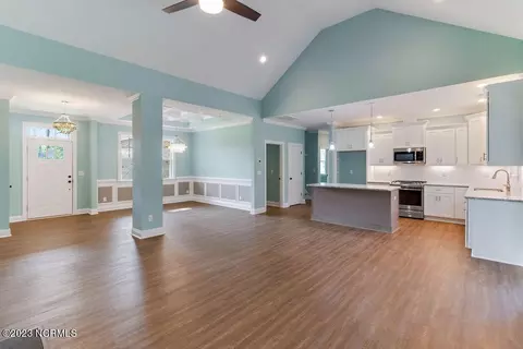 610 Crown Pointe Dr, Hampstead, NC 28443 photo 5