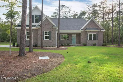 610 Crown Pointe Dr, Hampstead, NC 28443
