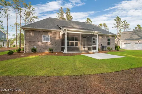610 Crown Pointe Dr, Hampstead, NC 28443 photo 8