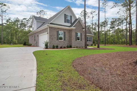 610 Crown Pointe Dr, Hampstead, NC 28443 photo 2