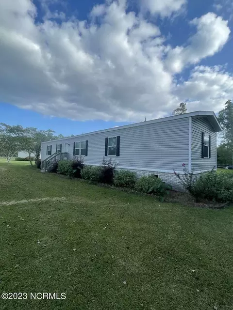 443 Sycamore Dr, Burgaw, NC 28425