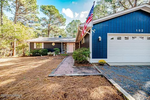 102 Hampton Ct, West End, NC 27376 photo 3