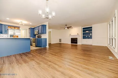 102 Hampton Ct, West End, NC 27376 photo 13
