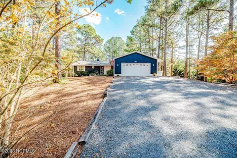 102 Hampton Ct, West End, NC 27376 photo 2