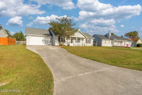113 Parnell Rd, Hubert, NC 28539