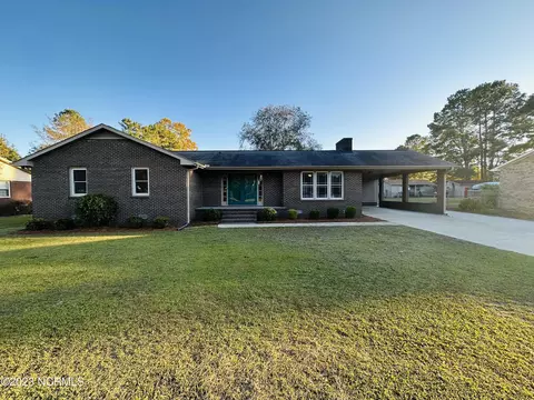 2477 Pine Knoll Dr, Kinston, NC 28504