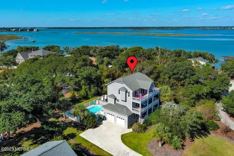 228 W Shorewood Dr, Emerald Isle, NC 28594