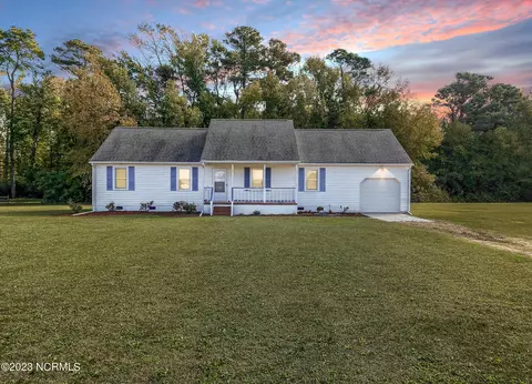 437 S End Rd, Knotts Island, NC 27950