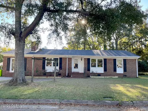 1114 Fulcher Ln, New Bern, NC 28562