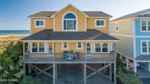 1073 Ocean Blvd W, Holden Beach, NC 28462