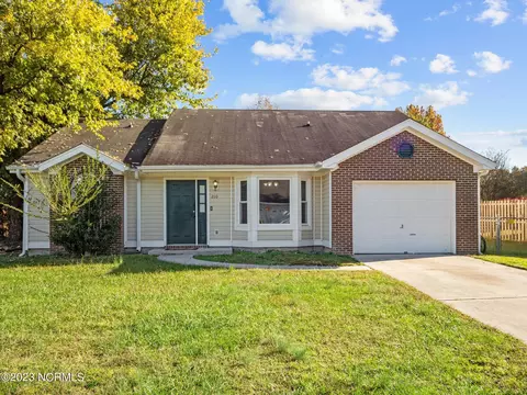 210 Mahogany Dr, Jacksonville, NC 28540
