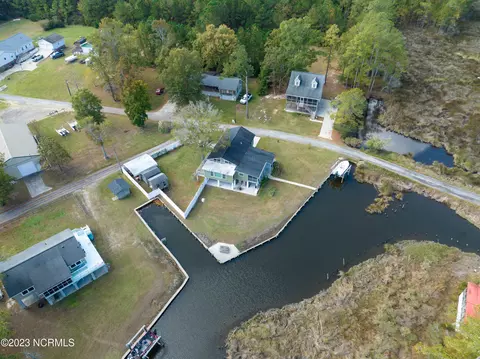 173 Hideaway Rd, Belhaven, NC 27810