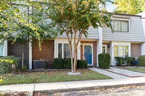520 Cobblestone Dr, Wilmington, NC 28405