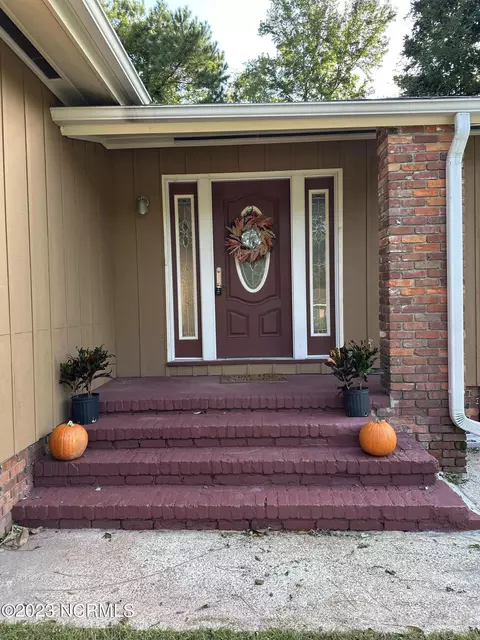 206 Oak Dr, Washington, NC 27889